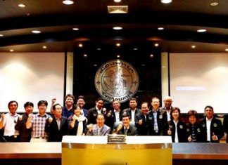 Lee Sung-man, Chairman of Incheon City Council, led 15 members of his city hall team on a visit to Pattaya City Hall recently. They were welcomed by Tawich Chaisawangwong, Chairman of the Pattaya City Council and city management officials. The two chairmen agreed that as sister cities they would maintain cordial relations and cooperate with each other in areas of administration and tourism.
