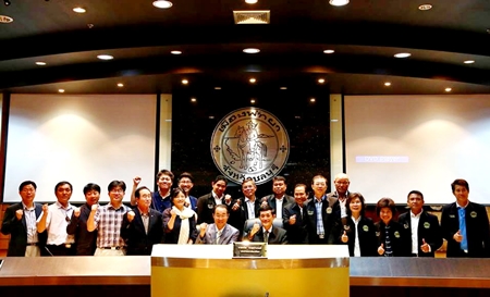 Lee Sung-man, Chairman of Incheon City Council, led 15 members of his city hall team on a visit to Pattaya City Hall recently. They were welcomed by Tawich Chaisawangwong, Chairman of the Pattaya City Council and city management officials. The two chairmen agreed that as sister cities they would maintain cordial relations and cooperate with each other in areas of administration and tourism. Lee Sung-man, Chairman of Incheon City Council, led 15 members of his city hall team on a visit to Pattaya City Hall recently. They were welcomed by Tawich Chaisawangwong, Chairman of the Pattaya City Council and city management officials. The two chairmen agreed that as sister cities they would maintain cordial relations and cooperate with each other in areas of administration and tourism.