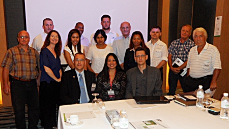 One of the meetings at the Holiday Inn. (Front row from left) Peter Drescher, Amy Hemtaisong from BNI Bangkok and Rainer Rössler. The other members and guests are standing behind them.