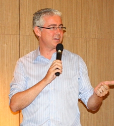 Brendan Daly gives a vote of thanks on behalf of Skålleagues.