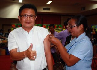 Deputy Mayor Wutisak Rermkitkarn is one of the first to brave the needle and get vaccinated.