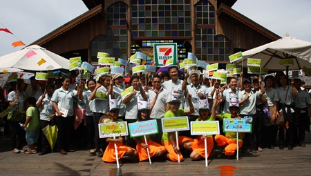 The campaign kicked off May 20 at the Pattaya Floating Market with the Green World Foundation and about 50 7-Eleven employees.