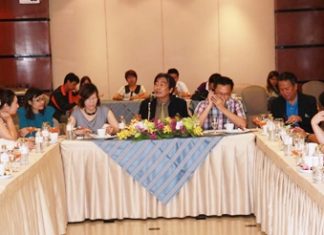 Deputy Mayor Ronakit Ekasingh (center) leads his committee in announcing this year’s upcoming Pattaya Grand Sale.