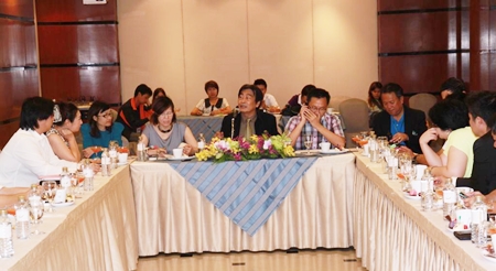 Deputy Mayor Ronakit Ekasingh (center) leads his committee in announcing this year’s upcoming Pattaya Grand Sale.