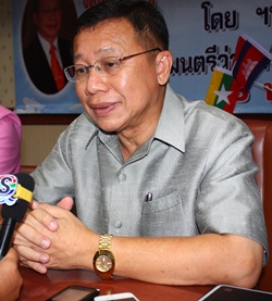 Tourism and Sports Minister Somsak Pureesrisak replies to questions asked by Pattaya media.