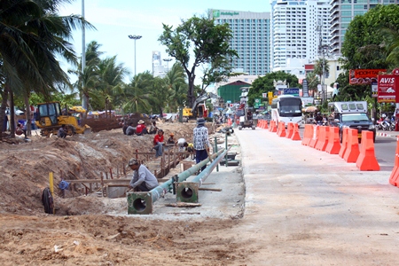 Continuing construction on Beach Road is causing some problems for beach vendors, as tourists are opting to go elsewhere to sunbathe.