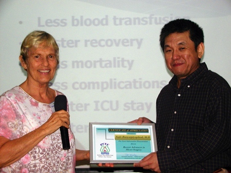 Chair Pat Koester presents Dr Sujit with a Certificate of Appreciation from Pattaya City Expats Club, for his interesting and informative talk.