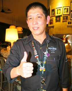 Hard Rock Hotel Pattaya Director of Food & Beverage Andrew Hastie gives his thumbs up to the new pizzeria.