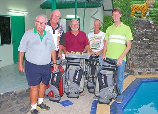 The winning 4-ball with organizer Dave Richardson (left).