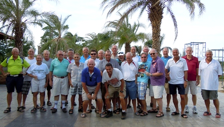 The Hua Hin road-trippers pose for a group photo.