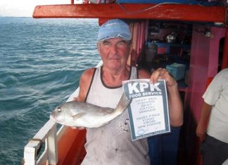 Paul Davies poses with his snapper and KPK voucher prize.