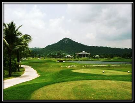 C9 from the tee-box at Khao Kheow.