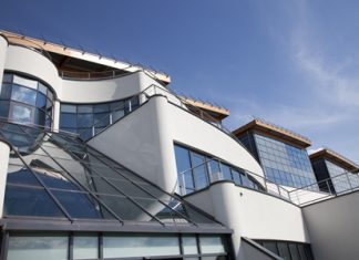 Even the Chenet factory has unusual contours.