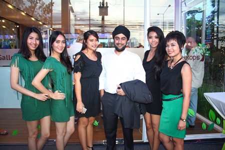 Prab Thakral, Managing Director of the Boutique Group (3rd from right) poses with the sales and promotion team at the celebration party for Treetops Pattaya, May 17.