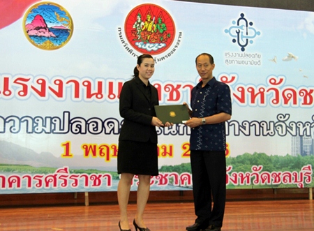 On behalf of the Dusit Thai Hotel Pattaya, Jidanun Sripatcharapas (left), manager of Human Resources receives the Award for Outstanding Performance in Fire Prevention and Fire Fighting from Chonburi Governor Khomsan Ekachai at the Chonburi Provincial Hall recently. The campaign was held to emphasize the importance of implementing laws and policies of the Ministry of Labor concerning the welfare and protection of hotel personnel.
