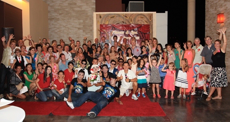 Nitichai Nakornmuang (front row, centre), leisure manager of Centara Grand Mirage Beach Resort Pattaya invited more than 80 members and their families to a “Fitness & Spa Get Together Party” at Mirage Roof-Garden on the  resort’s 19th floor recently.