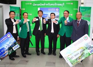 Kasikorn Bank recently held a ceremony to introduce the new K-MY Debit Card and K-Max Debit Card which depicts a view of Pattaya Beach on it. VIPs at the launch included (l-r) Sinchai Wattanasartsathorn, President of Pattaya Business and Tourism Association, Nipol Udompol, manager of Kasikorn Bank, South Pattaya Branch, Vinai Mingraktham, Deputy Director of Sales and Services Network of Kasikorn Bank, Verawat Khakhay, Deputy Mayor of Pattaya City, Suthee Maolanont, manager of Customers Relations in Sales and Services Network, and Nitti Ruangrattanakorn, a Kasikorn Bank customer.