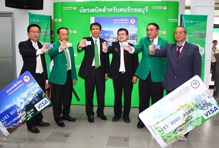Kasikorn Bank recently held a ceremony to introduce the new K-MY Debit Card and K-Max Debit Card which depicts a view of Pattaya Beach on it. VIPs at the launch included (l-r) Sinchai Wattanasartsathorn, President of Pattaya Business and Tourism Association, Nipol Udompol, manager of Kasikorn Bank, South Pattaya Branch, Vinai Mingraktham, Deputy Director of Sales and Services Network of Kasikorn Bank, Verawat Khakhay, Deputy Mayor of Pattaya City, Suthee Maolanont, manager of Customers Relations in Sales and Services Network, and Nitti Ruangrattanakorn, a Kasikorn Bank customer. Kasikorn Bank recently held a ceremony to introduce the new K-MY Debit Card and K-Max Debit Card which depicts a view of Pattaya Beach on it. VIPs at the launch included (l-r) Sinchai Wattanasartsathorn, President of Pattaya Business and Tourism Association, Nipol Udompol, manager of Kasikorn Bank, South Pattaya Branch, Vinai Mingraktham, Deputy Director of Sales and Services Network of Kasikorn Bank, Verawat Khakhay, Deputy Mayor of Pattaya City, Suthee Maolanont, manager of Customers Relations in Sales and Services Network, and Nitti Ruangrattanakorn, a Kasikorn Bank customer.
