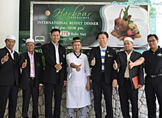Top management and staff of the A-One Royal Cruise Hotel were on hand to welcome the Halal Committee from the Central Islamic Council of Thailand during their seminar at the hotel recently. (l-r) Faruth Safieh, Committee of the Islamic Council of Chonburi; Kasem Jehdaman, Vice President, Committee of the Islamic Council of Chonburi; Dr. Kathawut Lohmuth, Chief Academe of Halal food, Islamic Council of Thailand; Manit Laemitr, Halal Chef at the A-One Royal Cruise Hotel; Somkiet Rattanaopath, Managing Director, A-One Royal Cruise Hotel; Suwat Koobkrabi, Committee of the Central Islamic Council of Thailand; and Nanthawuthi Supanatpanitchareon, Chief Administrator and Secretary of the Islamic Council of Chonburi.