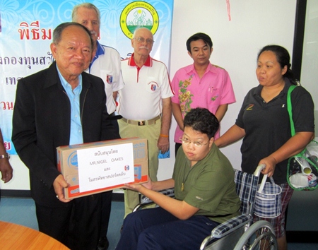 Nongprue Mayor Mai Chaiyanit helps PSC with a much needed presentation to the handicapped.