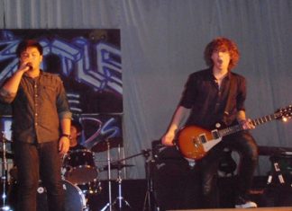 Julian and Daniel enjoying the moment of their performance.