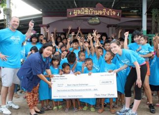 Lisa Koenig (front, right) presents 250,000 baht raised through her “Thai Your Shoes” organization to Ban Jing Jai.
