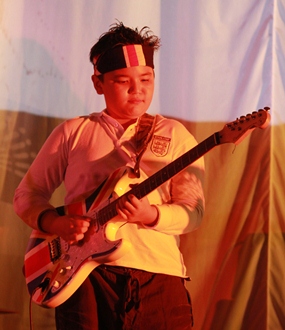 A GIS guitar hero at a recent concert.