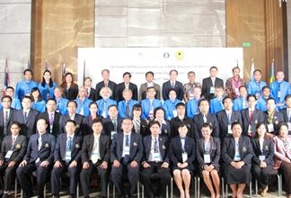 Scholars attending Burapha University’s second International Academic Forum pose for a very large group photo at the Hilton Hotel Pattaya.