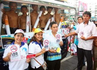 Students and city health workers marched through town on World No Tobacco Day May 31, educating residents on the perils of smoking and promoting Pattaya’s stop-smoking clinic.