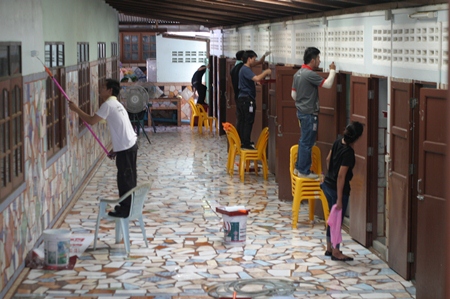 Volunteers provided their time and effort to repaint and renovate temple restrooms and public areas.