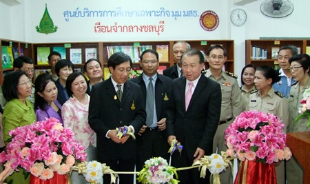 Thailand Corrections Department Deputy Director Somak Rangseeyopas and Sukhothai Managing Director Chailert Pichitpornchai cut the ribbon for the latest Special Education Center.