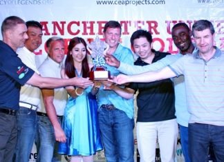 Team Etihad players Khun Phakorn, Khun Payunsak, Lee Sharpe and Russell Jay Darrell stand on stage with the winner’s trophy alongside Dennis Irwin, Clayton Blackmore and Andy Cole.