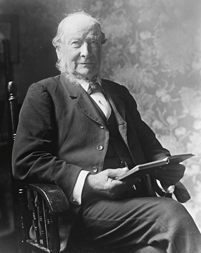 The man himself: Thomas Hardy in his later years.