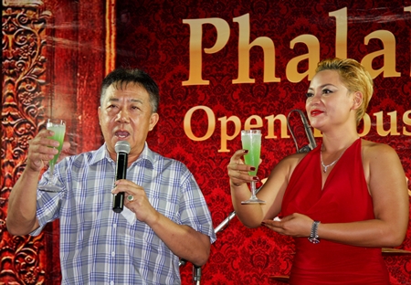 Ban Chang District Chief Somchai Planukhroa and Phala Buri project manager Boonyajan Eikeland (right) toast the official opening of the new resort.