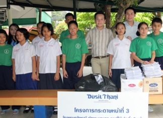 Arum Chaisomsri and Arwuth Tiampakdee (5th and 3rd from right respectively) represented Dusit Thani Pattaya in donating items that are useful in making Braille paper for the visually-impaired children at the School for the Blind in Pattaya. On the same day, the hotel also brought bottle tops that it collected and will be useful in making artificial legs for the physically-disabled kids at the Father Ray Foundation. The visits are part of the hotel’s on-going CSR initiatives in the Pattaya community as well as in upcountry areas that include charity work for the underprivileged school children, temple restoration and facilities for hospitals.