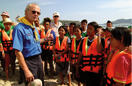 2003 - His Majesty King Carl XVI Gustaf of Sweden thrilled the scouts and their friends at Sattahip when he visited some of the water sports activities. Later he presented winners of a charity golf tournament trophies he personally selected. The event raised 1.6 million baht for the World Scout Foundation. (Photo courtesy Victor C. Ortega / Mondial du Scoutisme)
