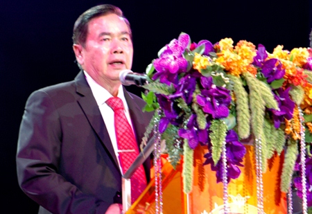 Pol. Gen. Chaiyasit Shinawatra, advisor to the PM, expresses his congratulations as he presides over the opening ceremonies for the Colosseum Show Pattaya.