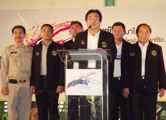 Deputy Mayor Ronakit Ekasingh (center) with members of Pattaya city addressing the purposes of the Pattaya White project.