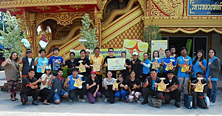 Saran Tantijamnaj, director of Central Pattana Co. Ltd., poses for a group photo with employees and representatives from PWA Pattaya after renovating toilets and beautifying landscapes at Huay Yai Temple.