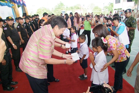 Deputy Gov. Pornchai Kwansakul, along with other Chonburi officials, hand out scholarships for area children.