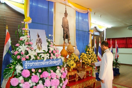 Gov. Khomsan Ekachai leads ceremonies to mark the 325th anniversary of the death of King Narai the Great.