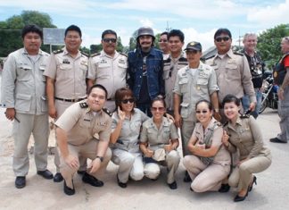 Lek Carabao (standing center) poses with some of the guards for a photo they will never forget.