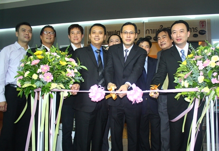 Foreign Affairs Ministry Secretary Navin Bunseth cuts the ribbon to officially open the new passport office.