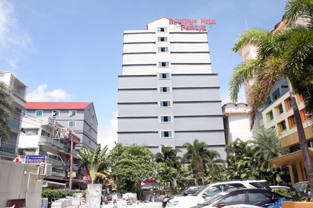 City Hall is threatening court action to tear down South Pattaya’s Boutique Hotel nearly a year after discovering the owner illegally added four floors and violated building codes with an under-construction annex.