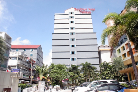 City Hall is threatening court action to tear down South Pattaya’s Boutique Hotel nearly a year after discovering the owner illegally added four floors and violated building codes with an under-construction annex.