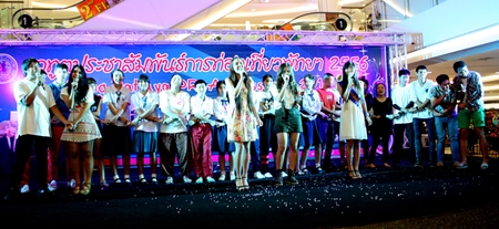 Former Young Pattaya PR Ambassadors return to the stage to sing the ‘Hero’ song.