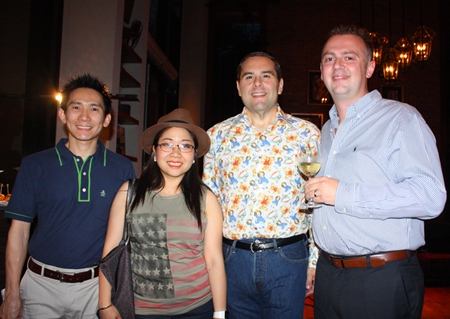 (L to R) Bunthit Rajtboriraks (Senior Associate, KGD Architecture), Yuwathida Jeerapat (MD, Hotel J Pattaya), Ross Edward Marks (Vice President of Central Food Retail Co., Ltd.) and Garth Solly (General Manager of Holiday Inn Pattaya).
