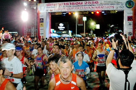 The mass start sees runners get underway at the 2013 Pattaya Marathon.