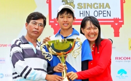 Pachara Khongwatmai (center) is flanked by his parents as he poses with the champion’s trophy following his victory in the Singha Hua Hin Open at Royal Hua Hin Golf Course, Sunday, July 21.