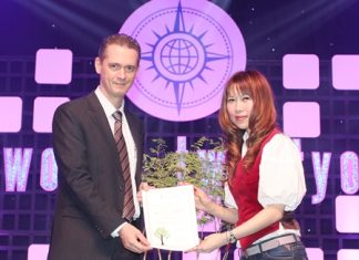 Royal Cliff Hotels Group General Manager Cristoph Voegeli presents the “Tree Planting” Certificate to Asia Pacific Regional Event Director for Network Leadership Ltd, Sodsai Treesuwan.